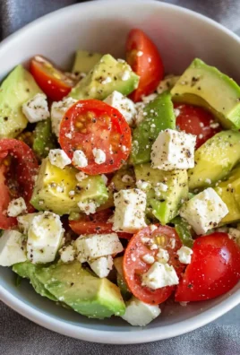 Avocado-Salat mit Feta & Tomaten