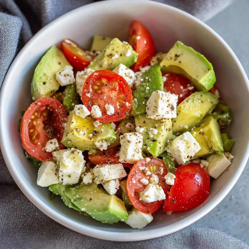 Avocado-Salat mit Feta & Tomaten