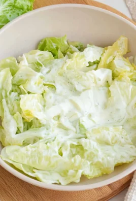 Eisbergsalat-Dressing mit Schmand und Zitrone