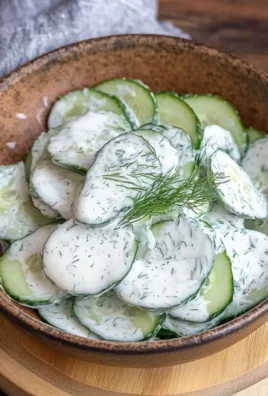 Gurkensalat mit Sahne & Dill - Omas einfaches Rezept