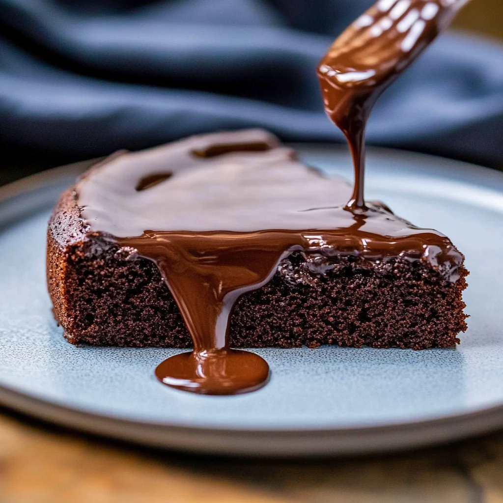Saftiger Schokokuchen mit geschmolzener Schokolade