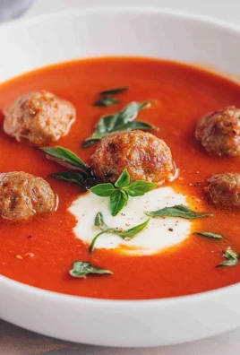 Tomatensuppe mit Hackbällchen