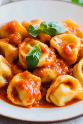 Tortellini mit Tomatensoße